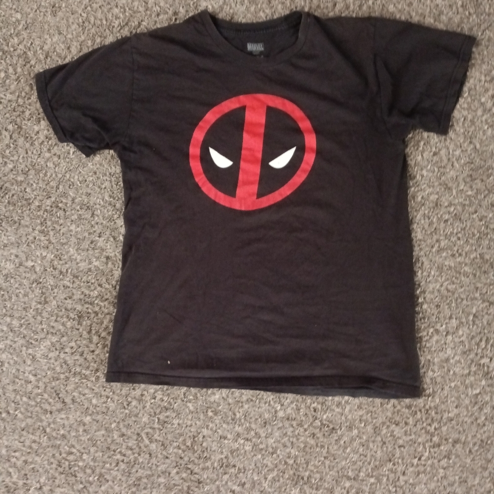 M deadpool black tee shirt